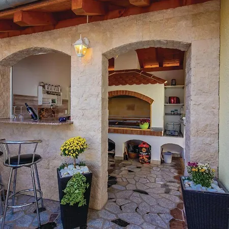 Stunning In Διαμέρισμα Crikvenica